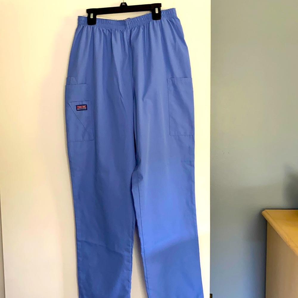 Cherokee scrub pants with side pockets